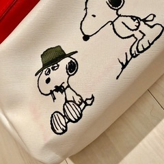 SNOOPYのハウス型収納ポーチの画像