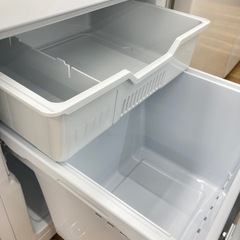 【トレファク高槻店】安心の1年間保証！取りに来れる方限定！Hisense（ハイセンス）の2ドア冷蔵庫のご紹介です！の画像