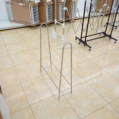 リユースのサカイ太田店★ジモティ割あり★  物干しラック シルバー H81.5×D22×W66 クリーニング済み OJ10783の画像