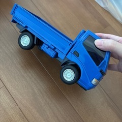 トラック　おもちゃの画像