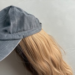 帽子付き　巻き髪ロングウィッグの画像