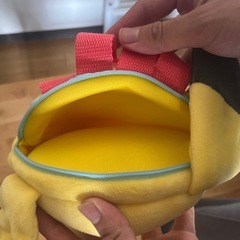 ピカチュウの顔のリュックの画像