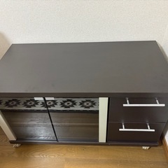 極美品 テレビ台 ガラス扉、引き出し、キャスター付き 朝日木材加工 テレビ台 幅130cm ローボード ブラックガラス扉 背面収納