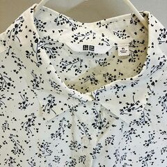UNIQLO コットンショート半袖シャツ（オフホワイト/花柄）XLの画像