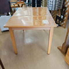 ダイニングテーブル (マット付き) 木製 キズあり  【こちらは店舗です。浜村鹿野温泉ICから3分 買取本舗 宮本リサイクル 営業時間9～19時 定休日水曜のみ←連絡できませんm(_ _)m】の画像