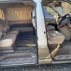 トヨタTOYOTAグランドハイエースの画像