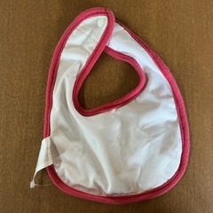 可愛いスタイ🥰ベビー用品💗汚れアリ💦よだれかけベビースタイ女の子用🩷水玉模様食事用エプロン赤レッドの画像