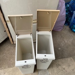 ゴミ箱２個の画像