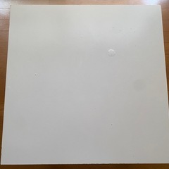 ホワイトローテーブルの画像