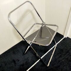 折り畳みアクリルチェア2脚の画像