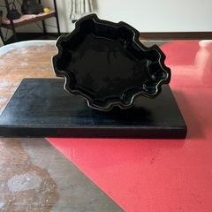 お花器　黒色木製台付きの画像