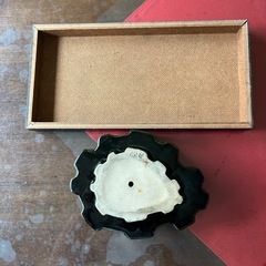 お花器　黒色木製台付きの画像