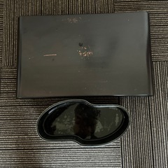 お花器　特徴的な木製台付きの画像