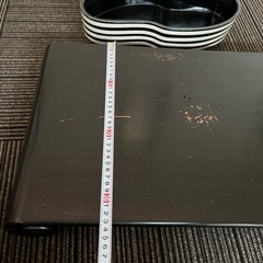 お花器　特徴的な木製台付きの画像