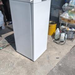 2013年製　 三菱冷凍庫　121L の画像