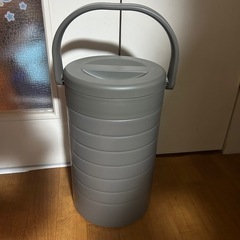 真空ハイブリッドコンテナグレー(web限定カラー/現在廃盤) ワークマン 4.6Lワークマン　真空ハイブリッド 500mL 約4本 保冷 保温 持ち運び コンテナの画像