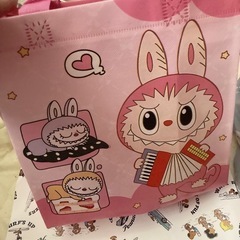 ラブブのビニールバックの画像
