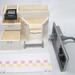 ミニチュア リーメント ぷちサンプル 4点セット　ぷち冷蔵庫 たっぷりさん（ピンク）・ぷちお台所 ホワイト 食器棚、クックさん、家電棚　小型家電付 ☆ PayPay(ペイペイ)決済可能 ☆ 札幌市 豊平区 平岸 平岸店の画像