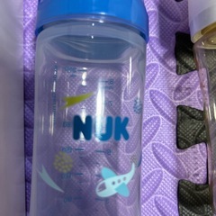 搾乳機　哺乳瓶の画像