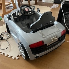 アウディ 子供用電動車の画像