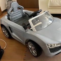 アウディ 子供用電動車の画像