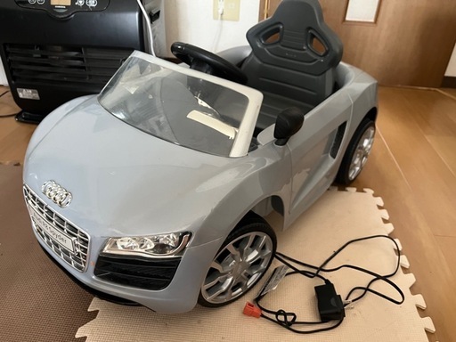 アウディ 子供用電動車