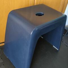 【譲ります】お風呂セット+ワンタッチ米びつ　ニトリ　バスチェア・風呂桶・シャンプーボトル×2の画像