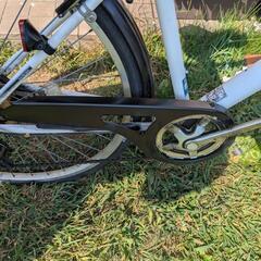 自転車クロスバイク Fermata 外装6段変速 オートライト カゴ鍵付き タイヤ27インチ カラーホワイト

整備済の画像