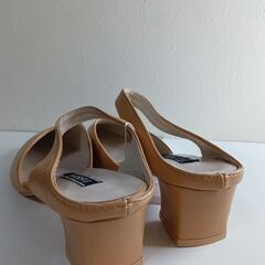 新品 26cm ベージュ ミュール サンダル ストラップパンプス ローヒールの画像