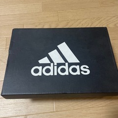 adidasスニーカーの画像