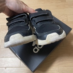 adidasスニーカーの画像