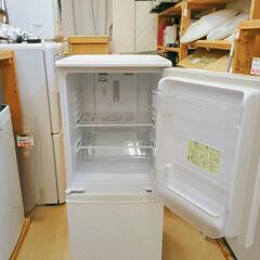 シャープ 2ドア冷蔵庫 137L（SJ-D14C-W）2017年製 動作確認済み【こちらは店舗です。浜村鹿野温泉ICから3分 買取本舗 宮本リサイクル 営業時間9～19時 定休日水曜のみ←連絡できませんm(_ _)m】の画像