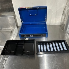 手提げ金庫　鍵付き
の画像