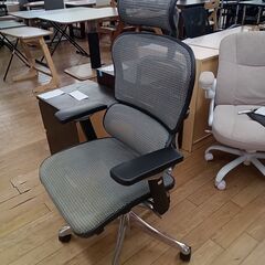 ★リユースのサカイつくば店★TK6353  エルゴヒューマンオフィスチェア グレー H120×D66×W64 クリーニング済みの画像