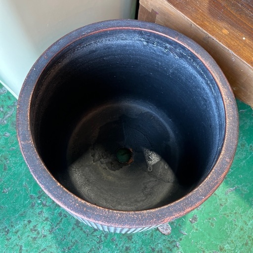 【?植木鉢/プランター】陶器　多肉植物　焼き物　鉢　観葉植物　室内屋外どちらでも　ライン　ストライプ　趣味　ガーデニング　ガーデン　鑑賞用【直径25.7高30.5】