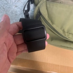 ボディバッグ カーキの画像