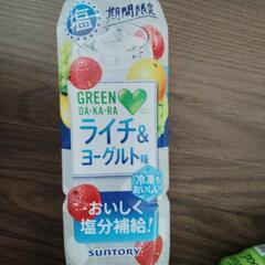 [商談中]カップヌードル2個、お茶等5本の画像