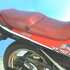 HONDA VF750F 黒/赤 車検残8/5月 エンジン始動確認 名変で乗れます 半額配送キャンペーン 現状渡し諸経費￥0- 横浜 P-Yardの画像