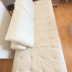  【無料】大塚家具購入 ホワイトレザー調ソファ 幅227×奥行100cm（使用感あり・引き取り限定）の画像