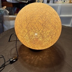 ボール型　テーブルランプの画像