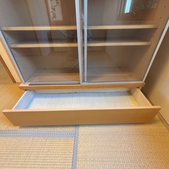 【無料】大塚家具購入 ガラス引き戸付き本棚 幅120×奥行40×高さ200cm（引き取り限定）の画像