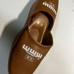 【新品】業務用スリッパ ブラウン 26cm （企業ロゴ入り） 24足セットの画像