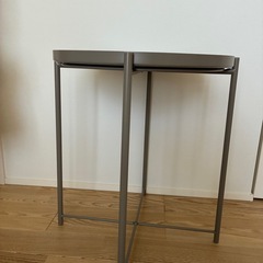 IKEAサイドテーブルの画像