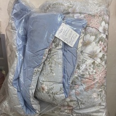 Yasuragi 花柄掛け布団 140cm x 190cm 羊毛混肌ふとん 水色　新品未使用の画像