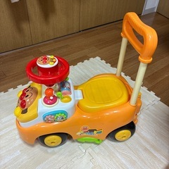 １歳くらい〜アンパンマン号三輪車の画像
