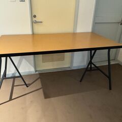 IKEAテーブル脚付きの画像