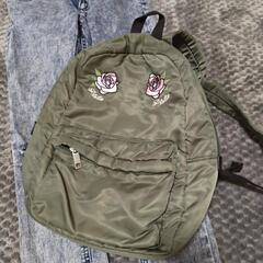 PINKLATTEジーパンとリュックの画像