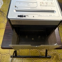 粉々になるシュレッダーの画像