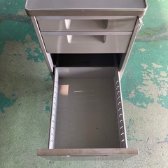 中古　コクヨの脇机　　鍵付！の画像