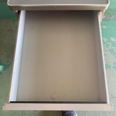 中古　コクヨの脇机　　鍵付！の画像